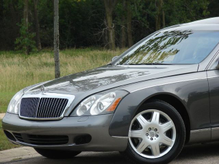 Illustration for article titled Nice Price Or Crack Pipe: 2004 Maybach 57 For $129,900?